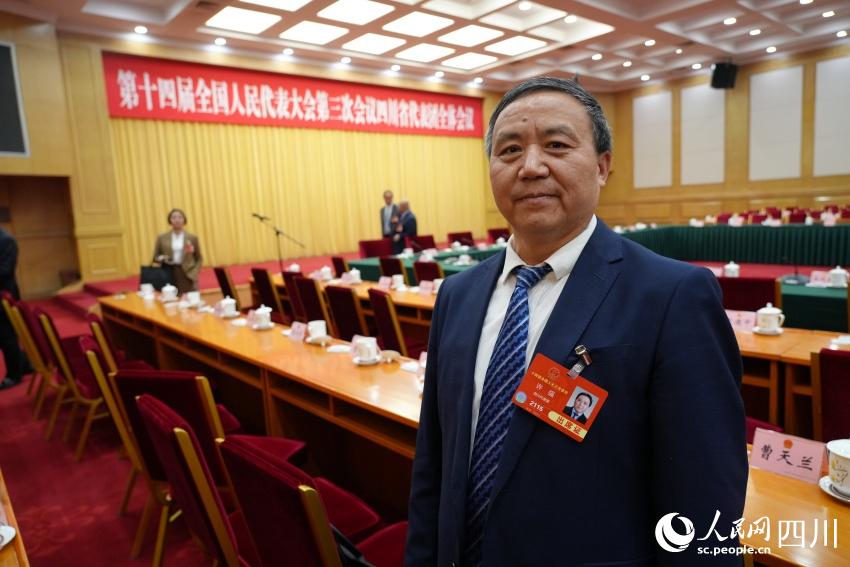 全國人大代表、成都理工大學校長許強。人民網(wǎng)記者 李平攝
