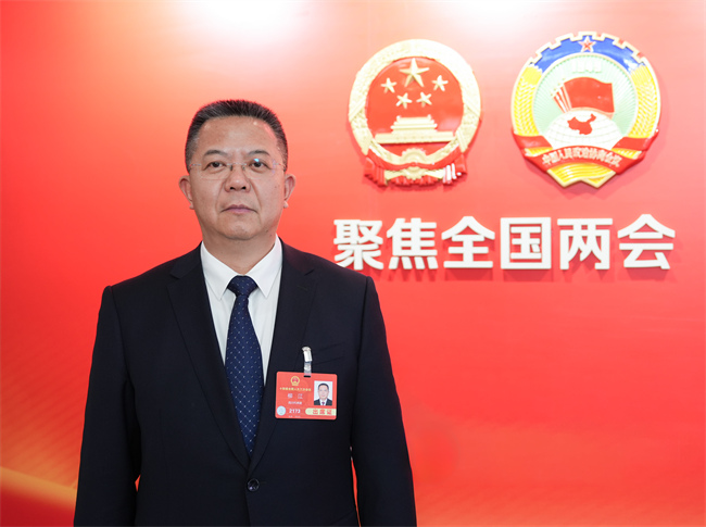 全國(guó)人大代表、長(zhǎng)虹控股集團(tuán)董事長(zhǎng)柳江。受訪者供圖