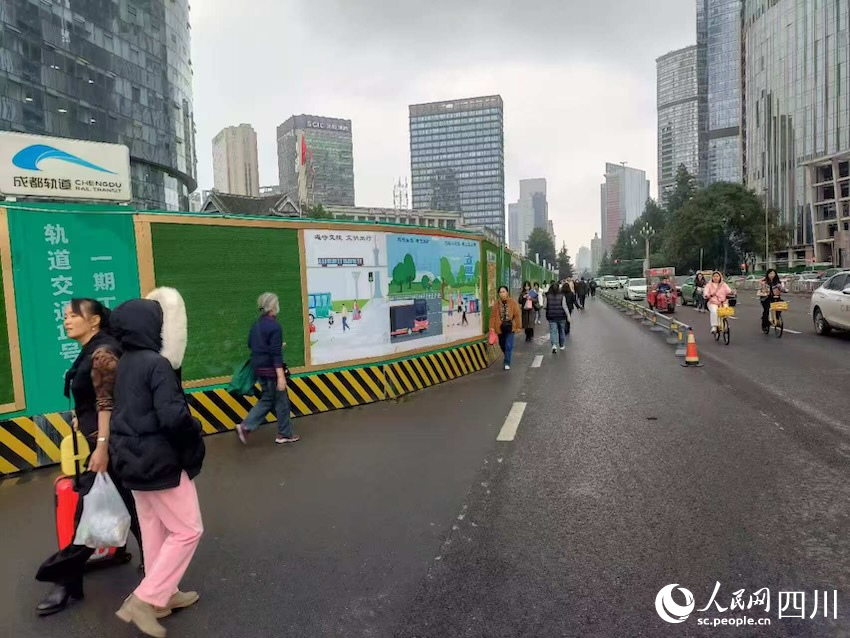 部分圍擋已經在陸續(xù)拆除。成都軌道集團供圖