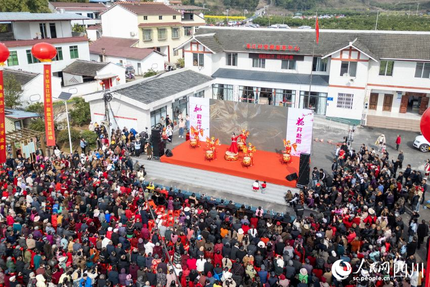3月21日，四川天府新區(qū)眉山片區(qū)貴平鎮(zhèn)龍江村首屆賞花活動(dòng)開幕式現(xiàn)場(chǎng)。翁光建攝
