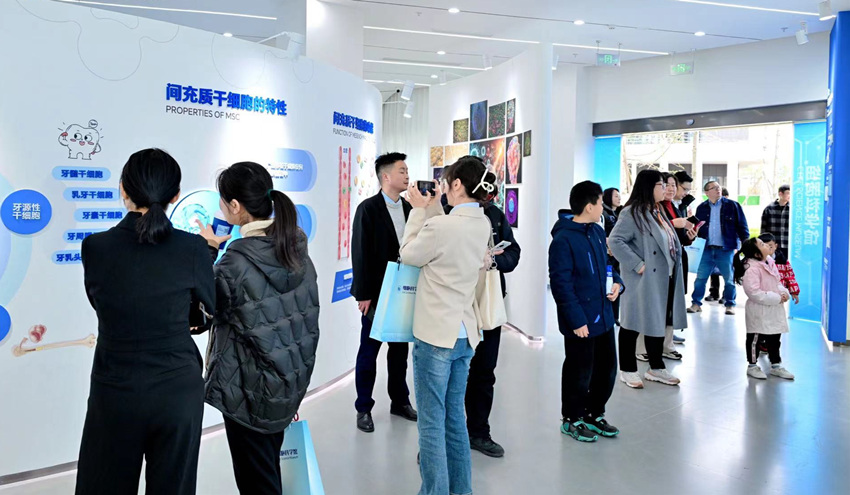 市民在細胞科學館內參觀。受訪者供圖