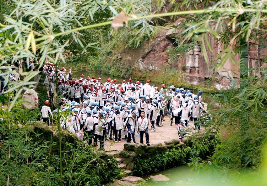 “循跡眉山 師法東坡——跟著東坡去研學(xué)”主題實(shí)踐活動(dòng)現(xiàn)場(chǎng)。成都七中育才學(xué)校（東湖校區(qū)）供圖