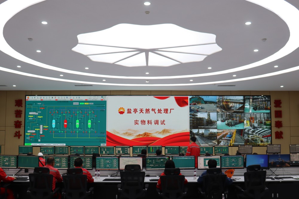 鹽亭天然氣處理廠實物料調(diào)試。羅婉月攝