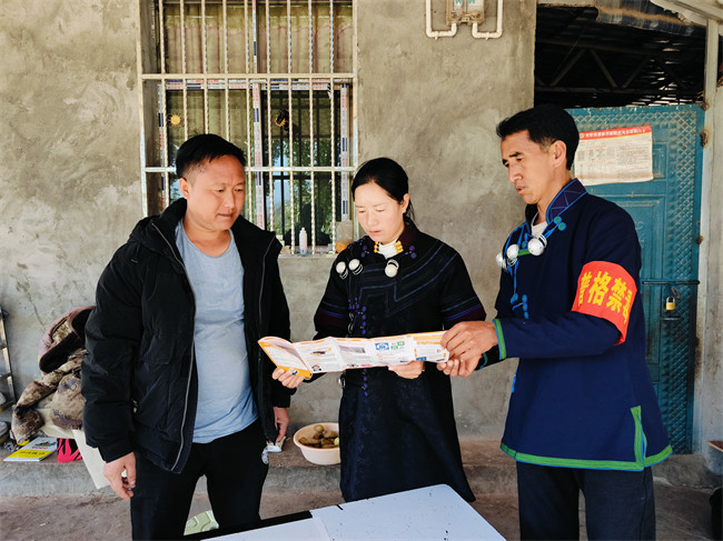 送禁毒科普知識到基層。普格縣委禁毒辦供圖