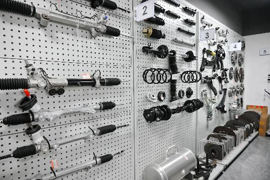 四川省利拓汽配有限公司展廳的產(chǎn)品。青羊區(qū)融媒體中心供圖