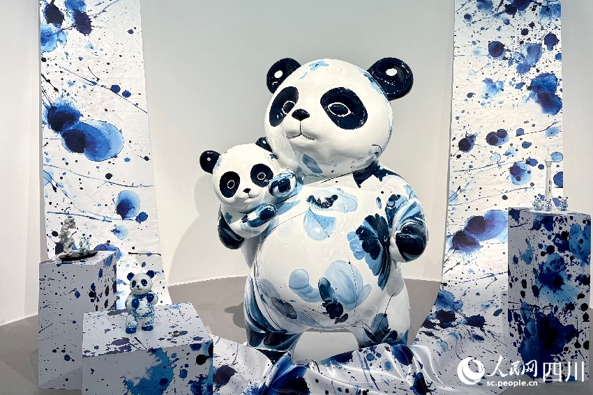 “熊貓家園·全球共賞”國際創(chuàng)意聯(lián)展現(xiàn)場。人民網(wǎng)記者 朱虹攝