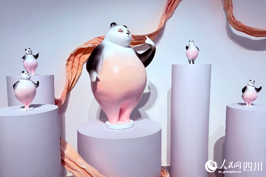 “熊貓家園·全球共賞”國際創(chuàng)意聯(lián)展現(xiàn)場。人民網(wǎng)記者 朱虹攝