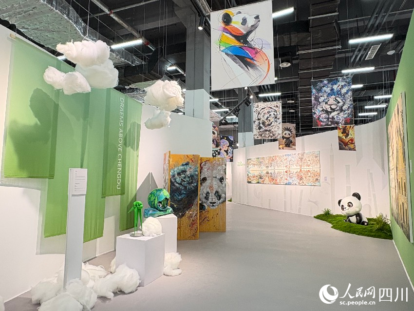 “熊貓家園·全球共賞”國際創(chuàng)意聯(lián)展現(xiàn)場。人民網(wǎng)記者 朱虹攝