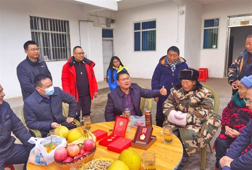 遂寧市退役軍人事務(wù)局黨組慰問(wèn)抗美援朝老兵、烈屬以及部分退役軍人代表。李謹(jǐn)益、杜鵑供圖