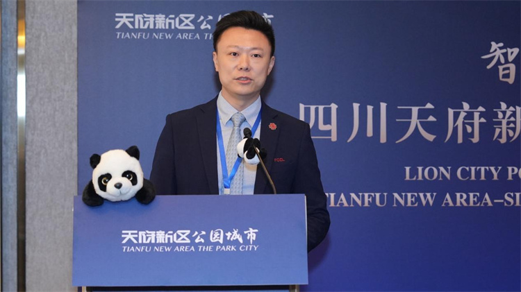 福智霖集團(tuán)董事長黃澤霖發(fā)言。四川天府新區(qū)融媒體中心供圖