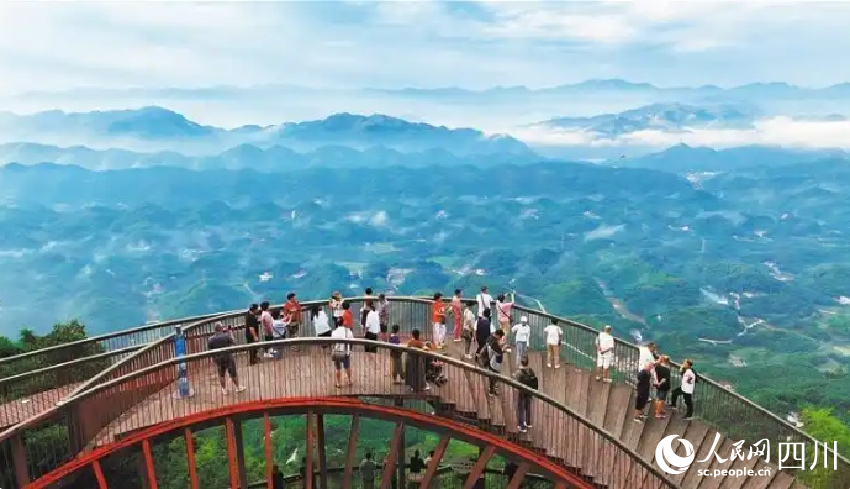 蜀南竹海拜壽臺(tái)。龍億江攝