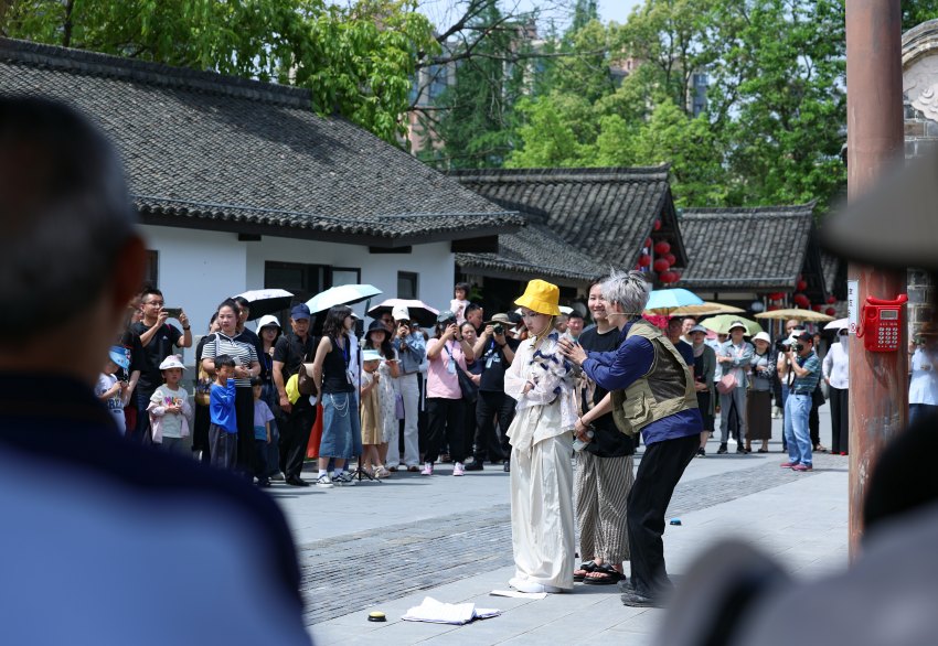 2025年四川省大學生環(huán)境戲劇展演現(xiàn)場。青白江區(qū)委宣傳部供圖