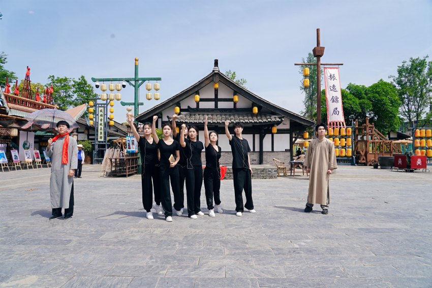 2025年四川省大學生環(huán)境戲劇展演現(xiàn)場。青白江區(qū)委宣傳部供圖