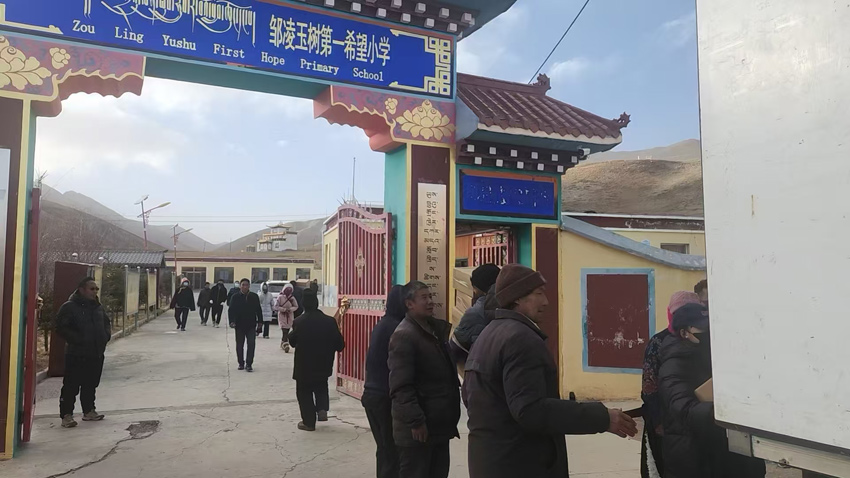 扎根高原，黨員向前。受訪者供圖