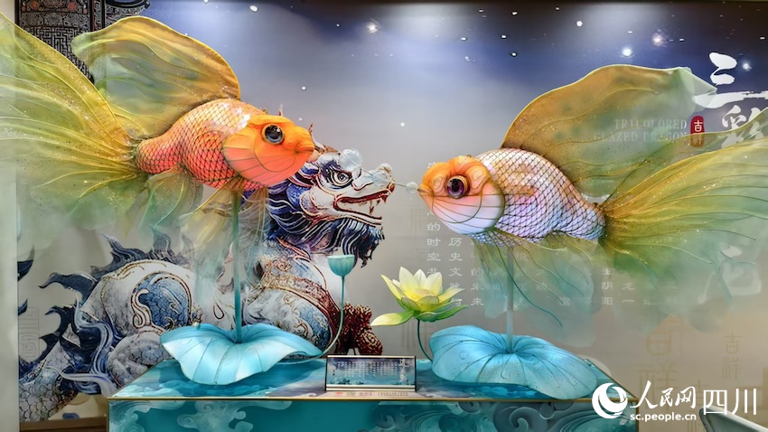彩燈企業(yè)產(chǎn)品現(xiàn)場展示。人民網(wǎng) 趙祖樂攝