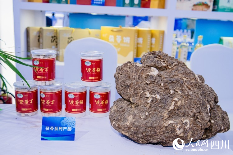 ”廣元造“茯苓。人民網(wǎng)記者 王波攝