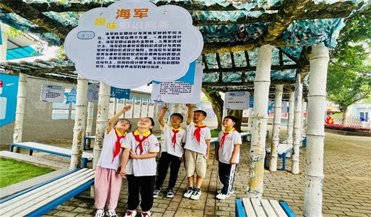 同學們“漫步”海洋知識長廊。任杰攝