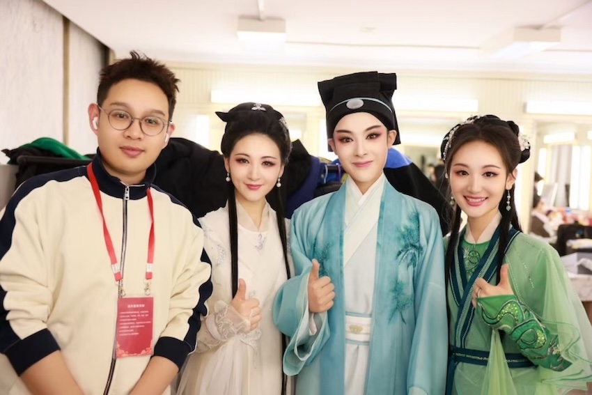 春晚小品《借傘》中，何青青飾演白素貞。受訪者供圖