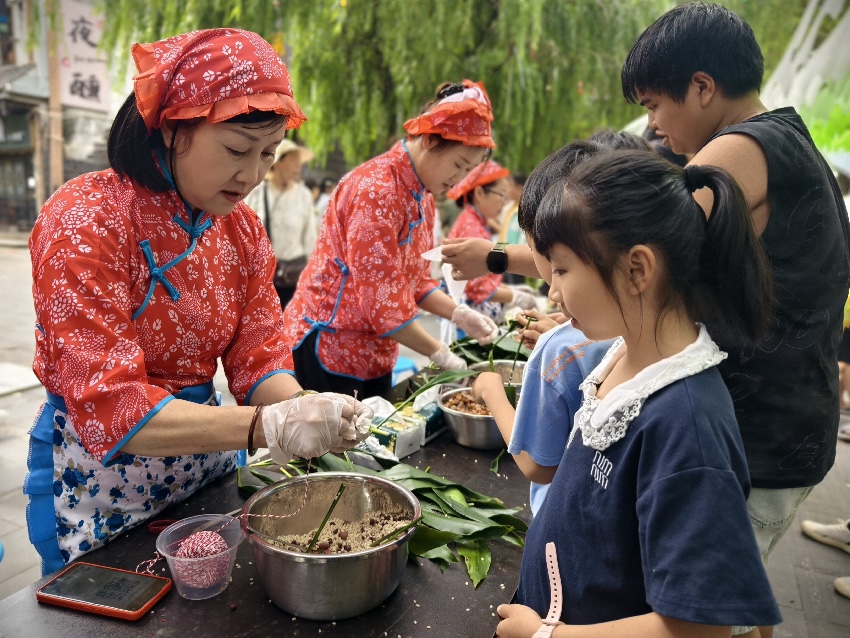 端午民俗盛會活動現(xiàn)場。德昌縣委宣傳部供圖