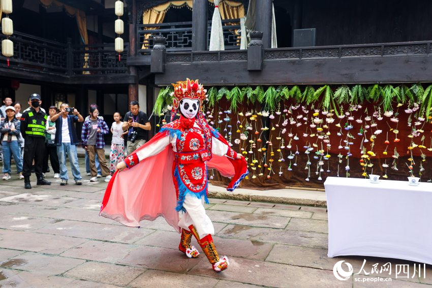 “洋娃娃”賀思蕊。青白江區(qū)委宣傳部供圖