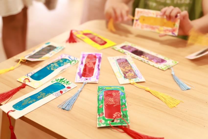 孩子們制作的蜀錦書簽。成都市第三幼兒園528園區(qū)供圖 