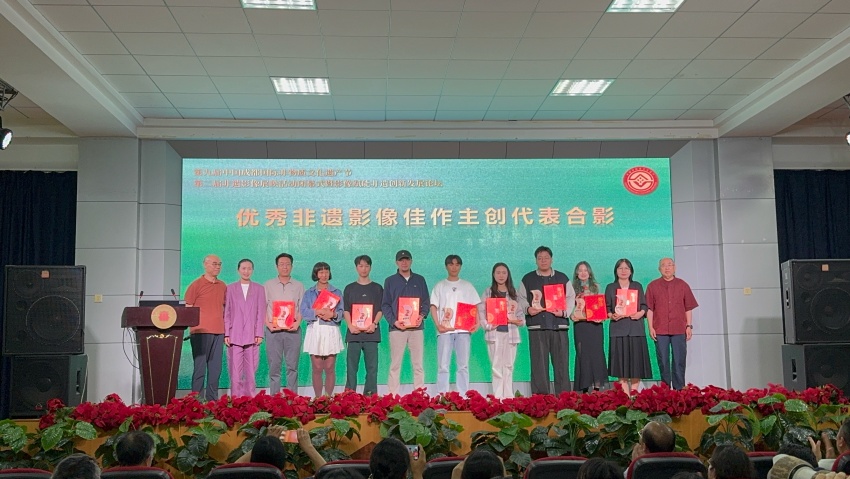 優(yōu)秀非遺影像作品主創(chuàng)代表合影。張越攝