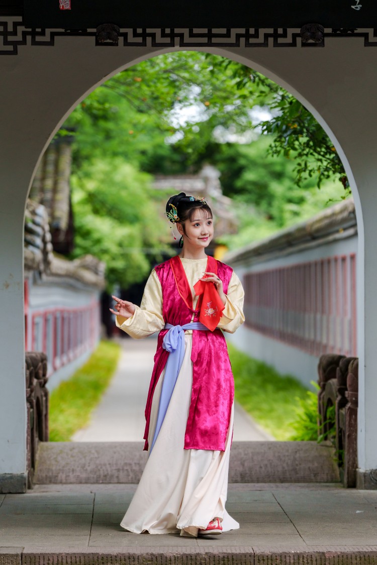 現(xiàn)場還原“晴雯撕扇”妝造。