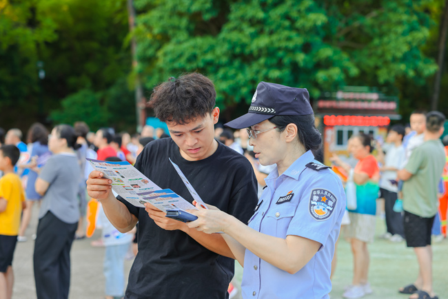 禁毒知識(shí)宣傳現(xiàn)場(chǎng)。資陽公安供圖