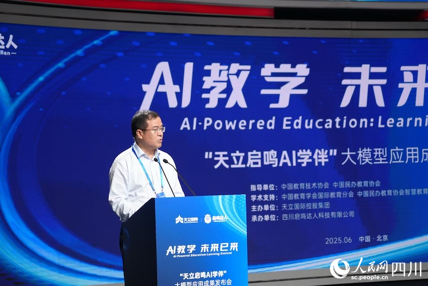 清華大學教育學院院長、中國教育學會副會長石中英。人民網記者 郭瑩攝