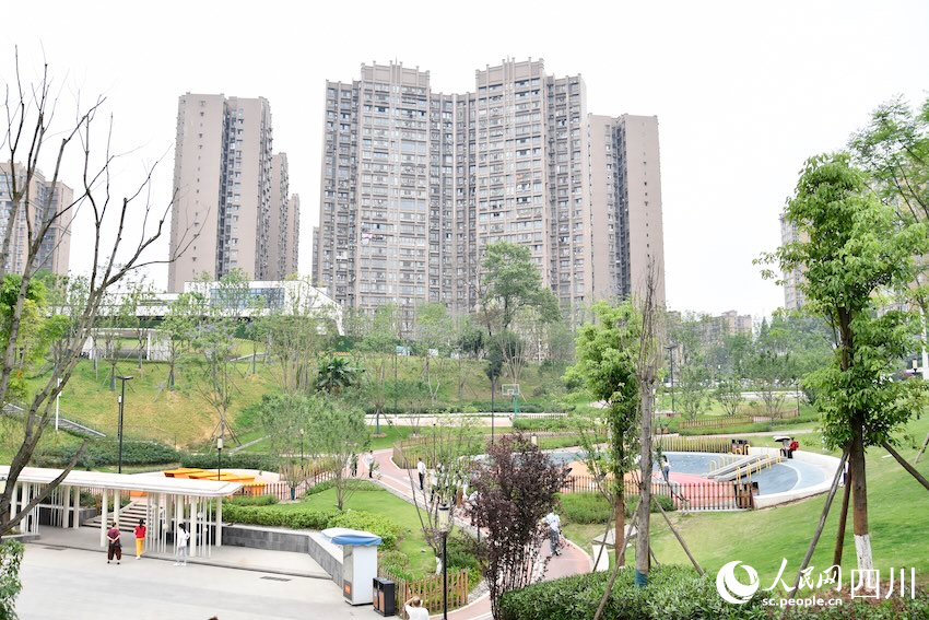 西城濕地口袋公園成為附近居民休閑娛樂的好去處。人民網(wǎng)記者 郭瑩攝