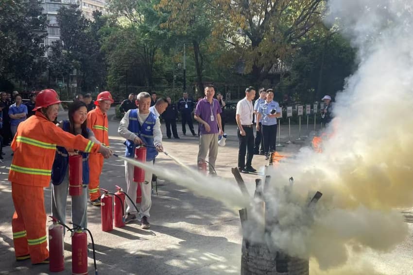 消防應急處置演練。龍泉驛區(qū)西河街道供圖