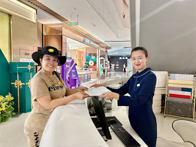 達(dá)州開具離境退稅申請(qǐng)單現(xiàn)場(chǎng)。達(dá)州市稅務(wù)局供圖