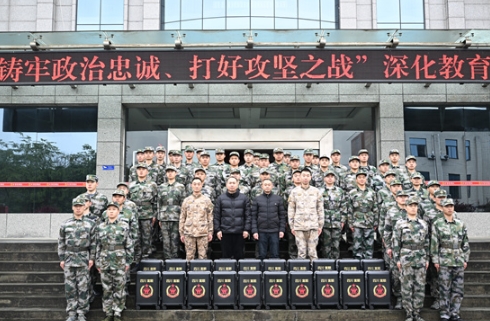 自貢富順：“行走的鄉(xiāng)情”送新兵 雙擁溫暖從軍路