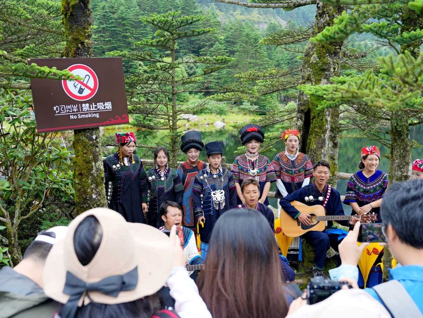 戶外民族音樂展演。涼山州委宣傳部供圖
