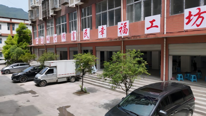 集州街道“不夜城燈飾富民幸福工坊”。南江縣委宣傳部供圖