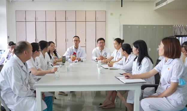 多學(xué)科會診。四川省婦幼保健院供圖