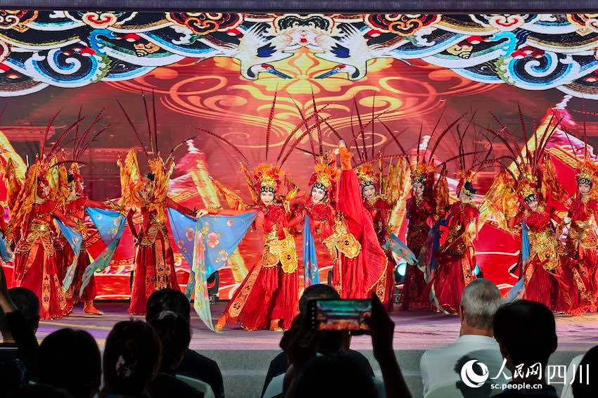 開(kāi)村活動(dòng)現(xiàn)場(chǎng)。人民網(wǎng) 趙祖樂(lè)攝