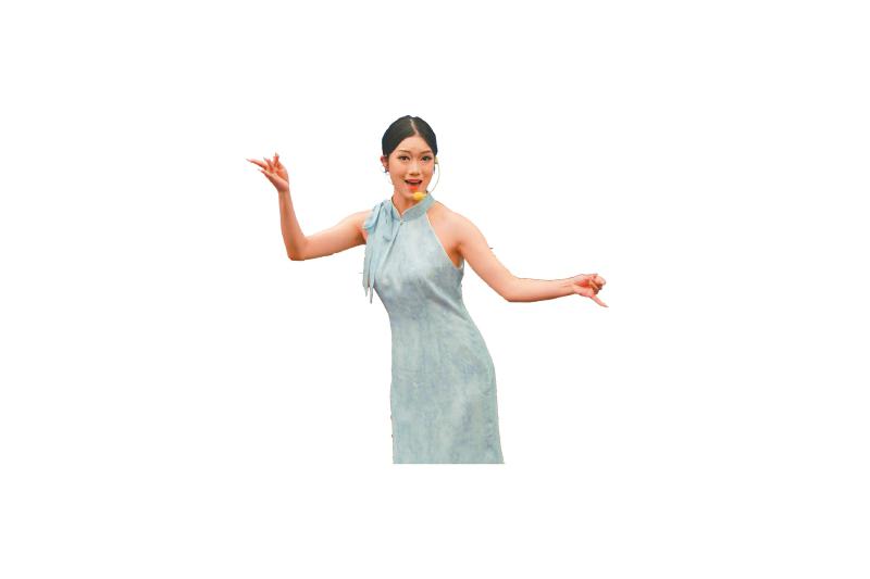 青年川劇演員但歆婷在發(fā)布會上獻(xiàn)唱。四川日報全媒體記者 向宇 攝