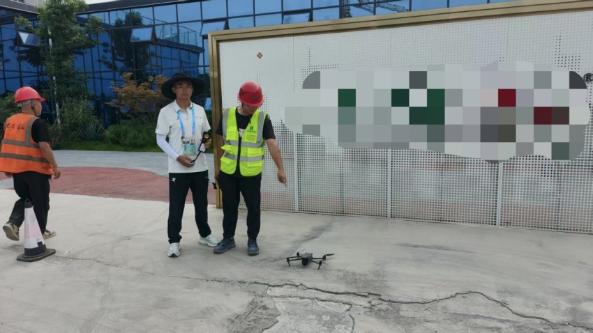 吳某在建筑工地使用無人機(jī)拍攝被處罰。成都市公安局供圖
