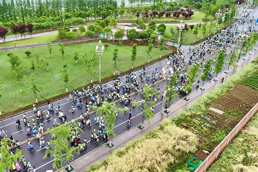 五四樂跑活動(dòng)現(xiàn)場。唐磊攝