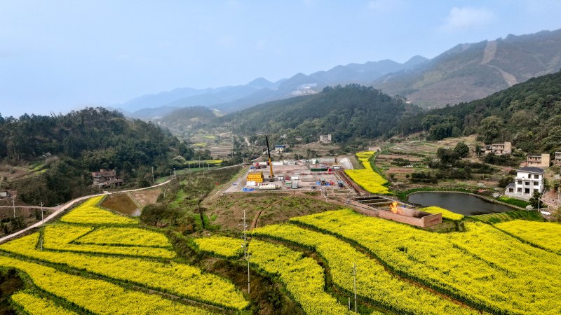 中國石化西南石油局永川頁巖氣田永頁16平臺地面流程建設(shè)現(xiàn)場。中石化西南石油局供圖