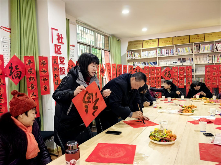 “濃情臘八·溫暖接龍”主題活動(dòng)。敘州區(qū)新時(shí)代文明實(shí)踐指導(dǎo)中心供圖