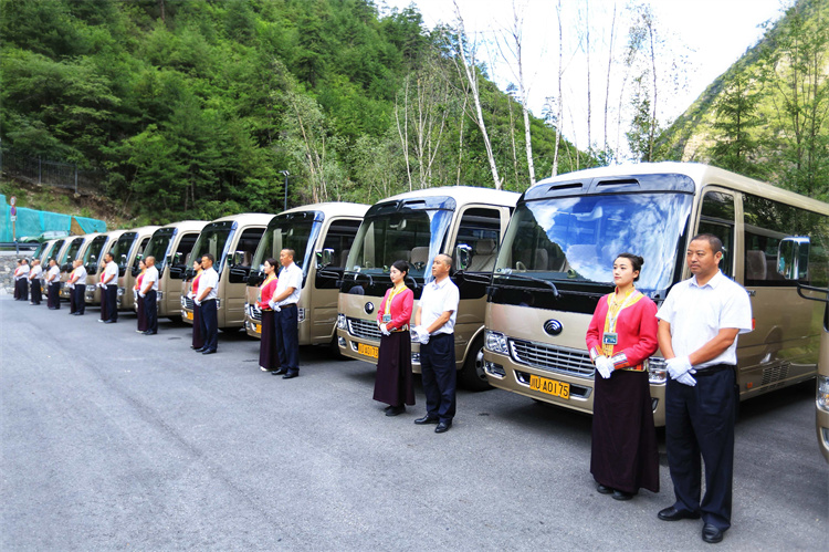 迎接游客。九管局供圖