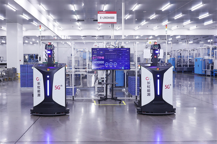長虹新能源5G工廠高倍率圓柱鋰電池服務(wù)無人機與電動設(shè)備等。長虹供圖