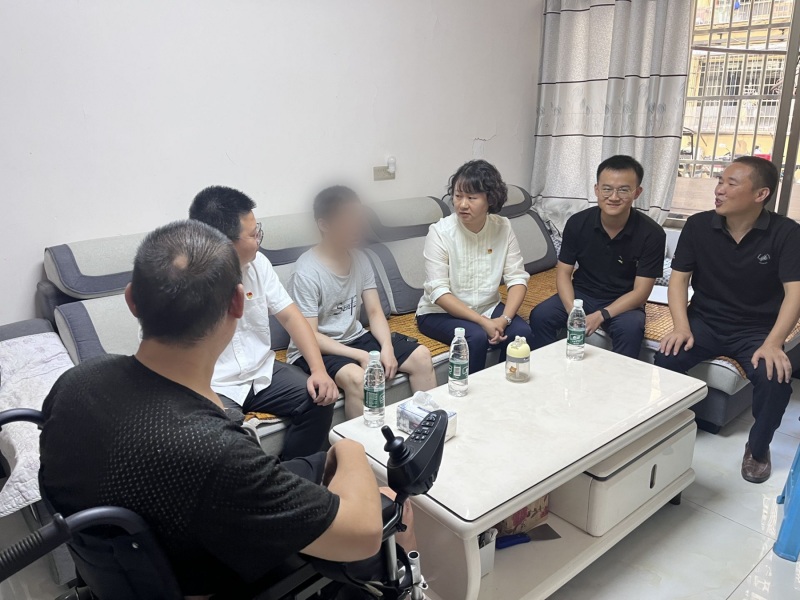 學(xué)校代表家訪。四川工程職業(yè)技術(shù)大學(xué)供圖