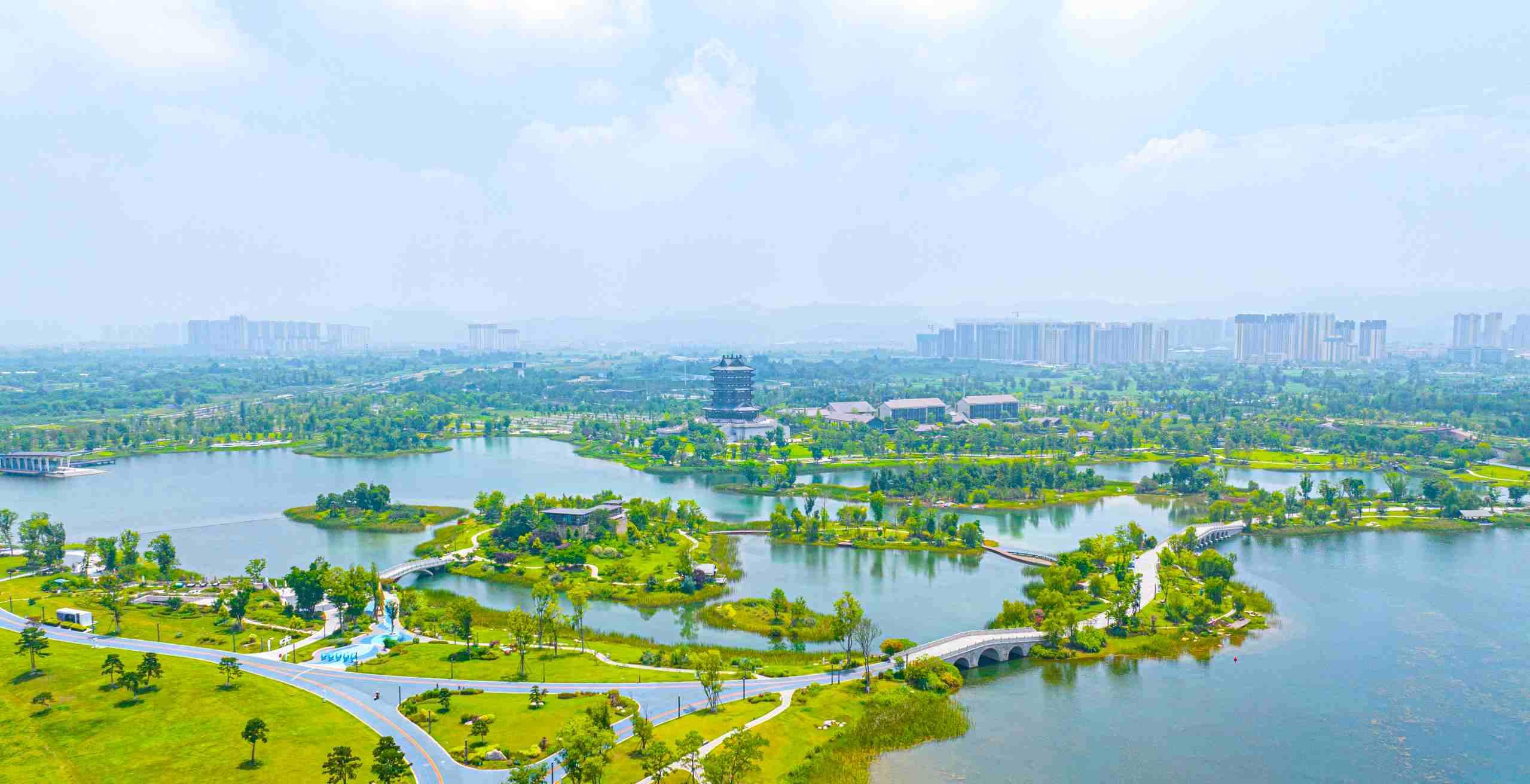 東安湖體育公園生態(tài)美景。都發(fā)中心供圖