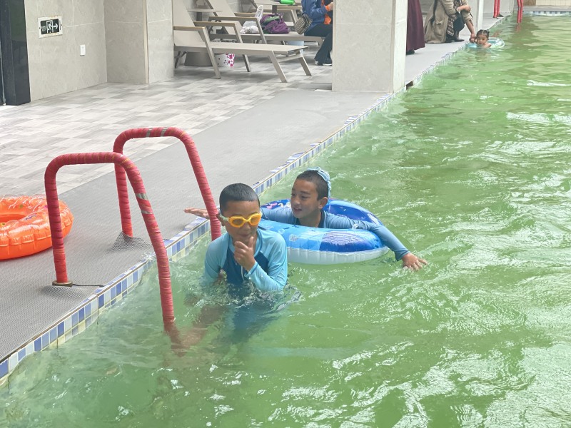 孩子們?cè)跍厝灿斡境赜斡尽５梨诳h委宣傳部供圖