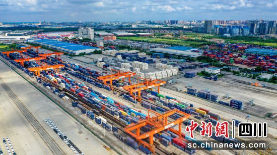 成都青白江國際鐵路港。 張浪 攝