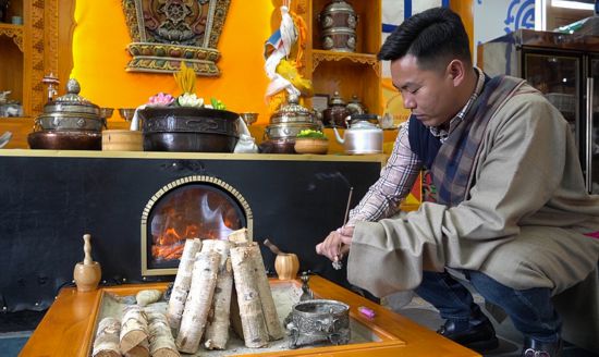 若爾蓋青年向巴扎西返鄉(xiāng)創(chuàng)業(yè)。若爾蓋縣融媒體中心供圖