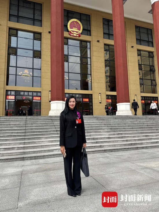 成都市人大代表 鄧喻文